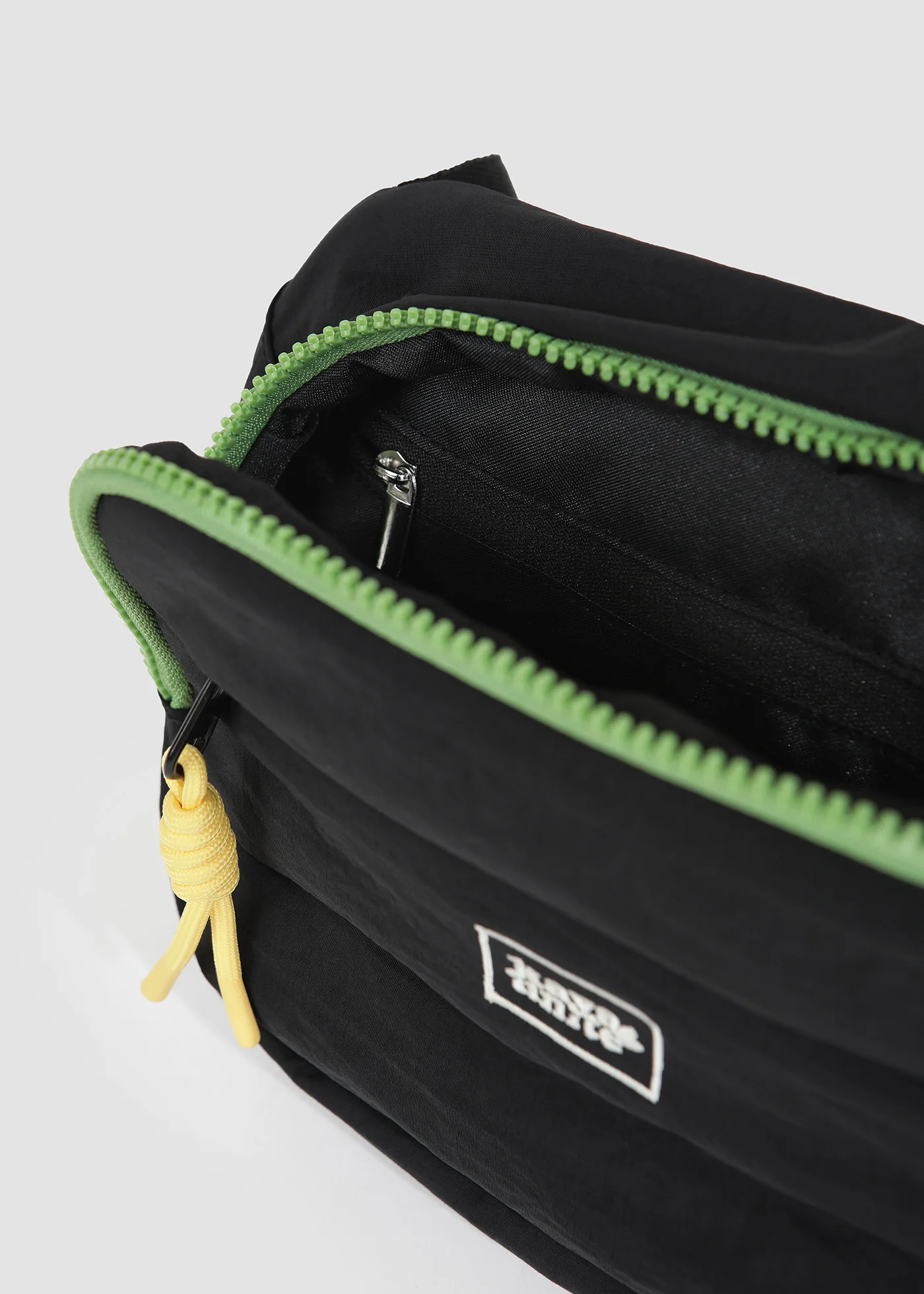 Banano Nylon Baggy - Negro - Image 3