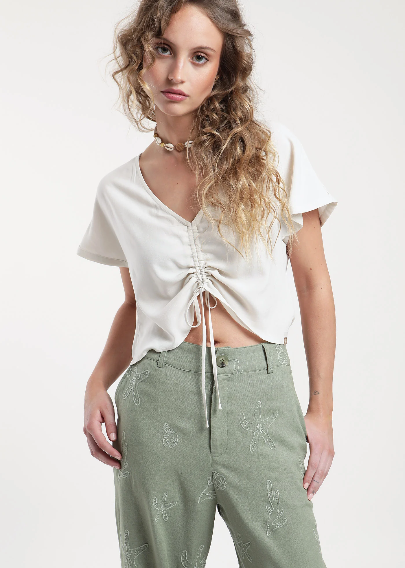 Blusa Manga Corta Viscosa Solid Mujer - Ecru - Image 4