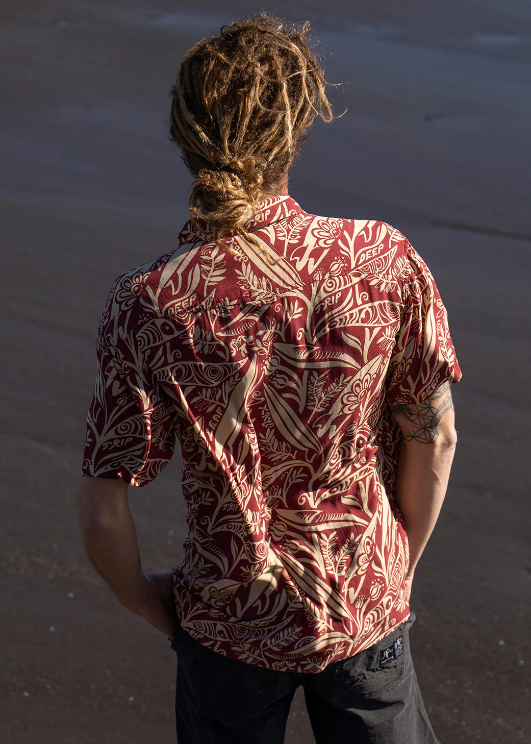 Camisa Diseño Manga Corta Rayón Leaf Hombre - Brick - Image 4