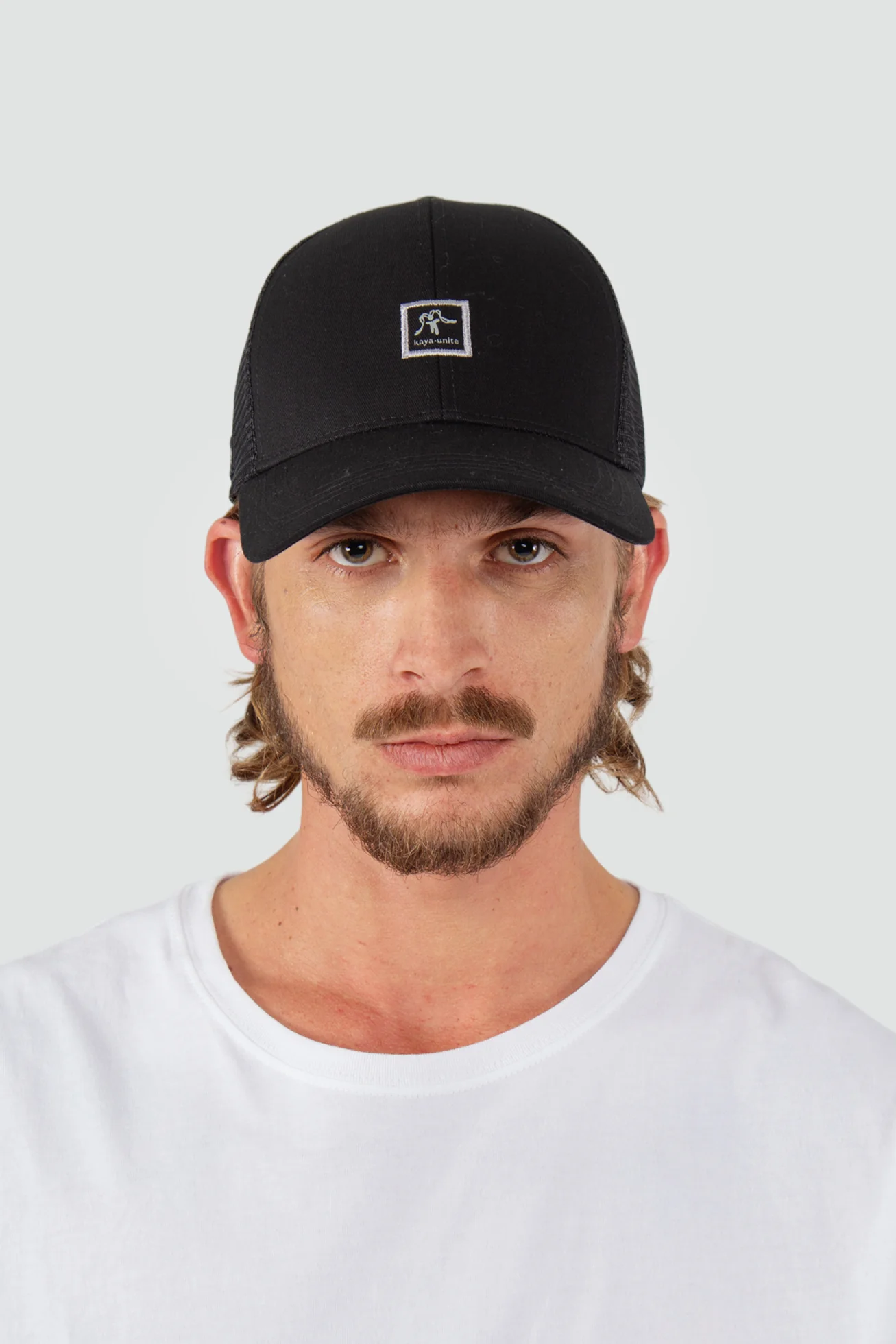 Gorro Jockey Algodón Trucker Logo - Negro - Image 4