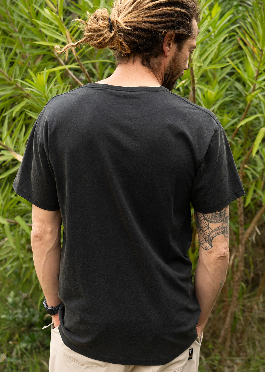 Polera Clásica Algodón Orgánico Daily Hombre - Negra - Image 4