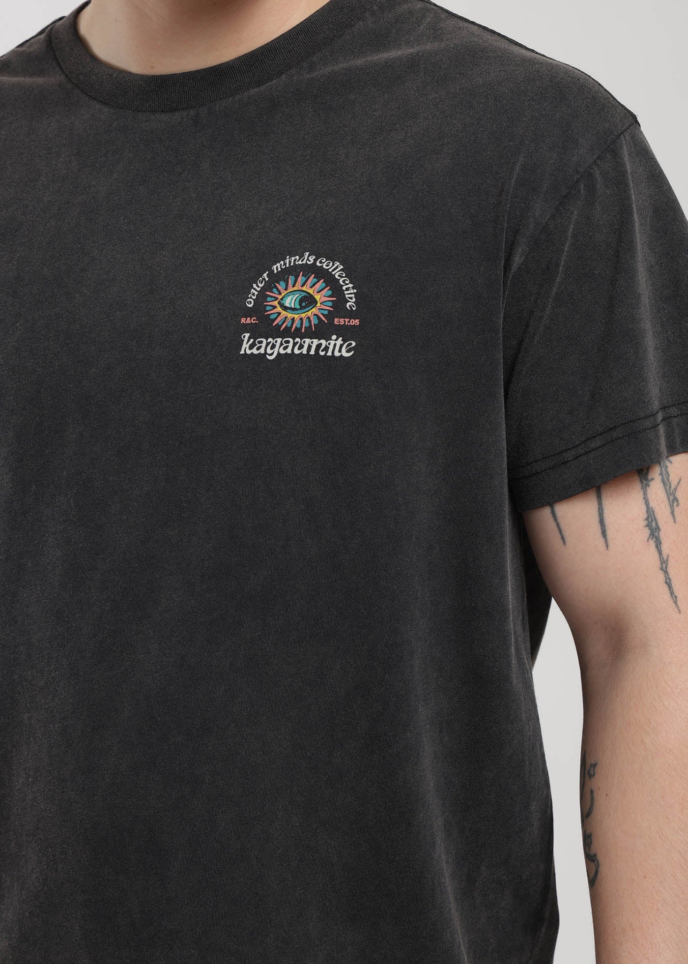 Polera Diseño Algodón Print Solid Hombre - Negro - Image 4