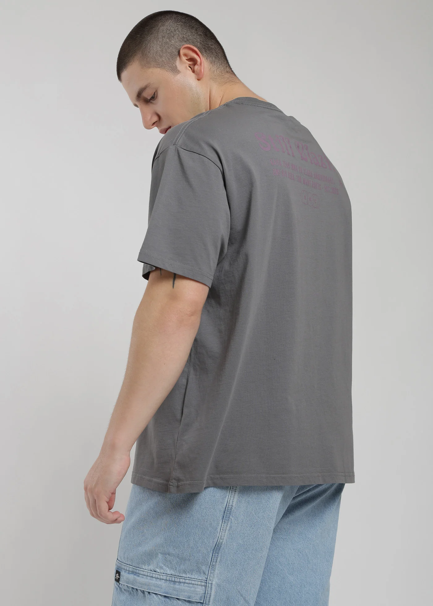 Polera Oversize Algodón Aniversario Hombre - Charcoal - Image 2