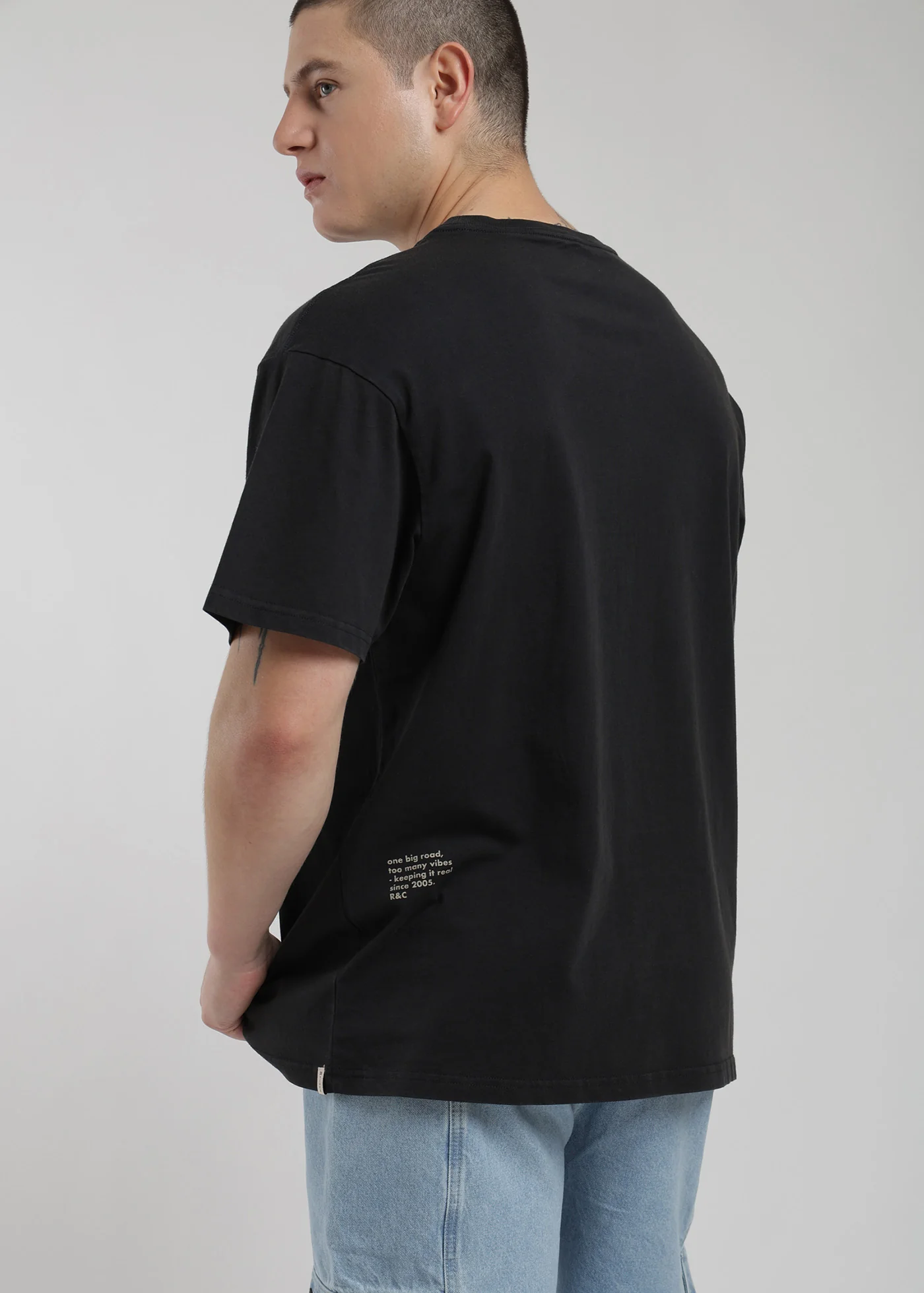 Polera Oversize Algodón Aniversario Hombre - Negro - Image 2