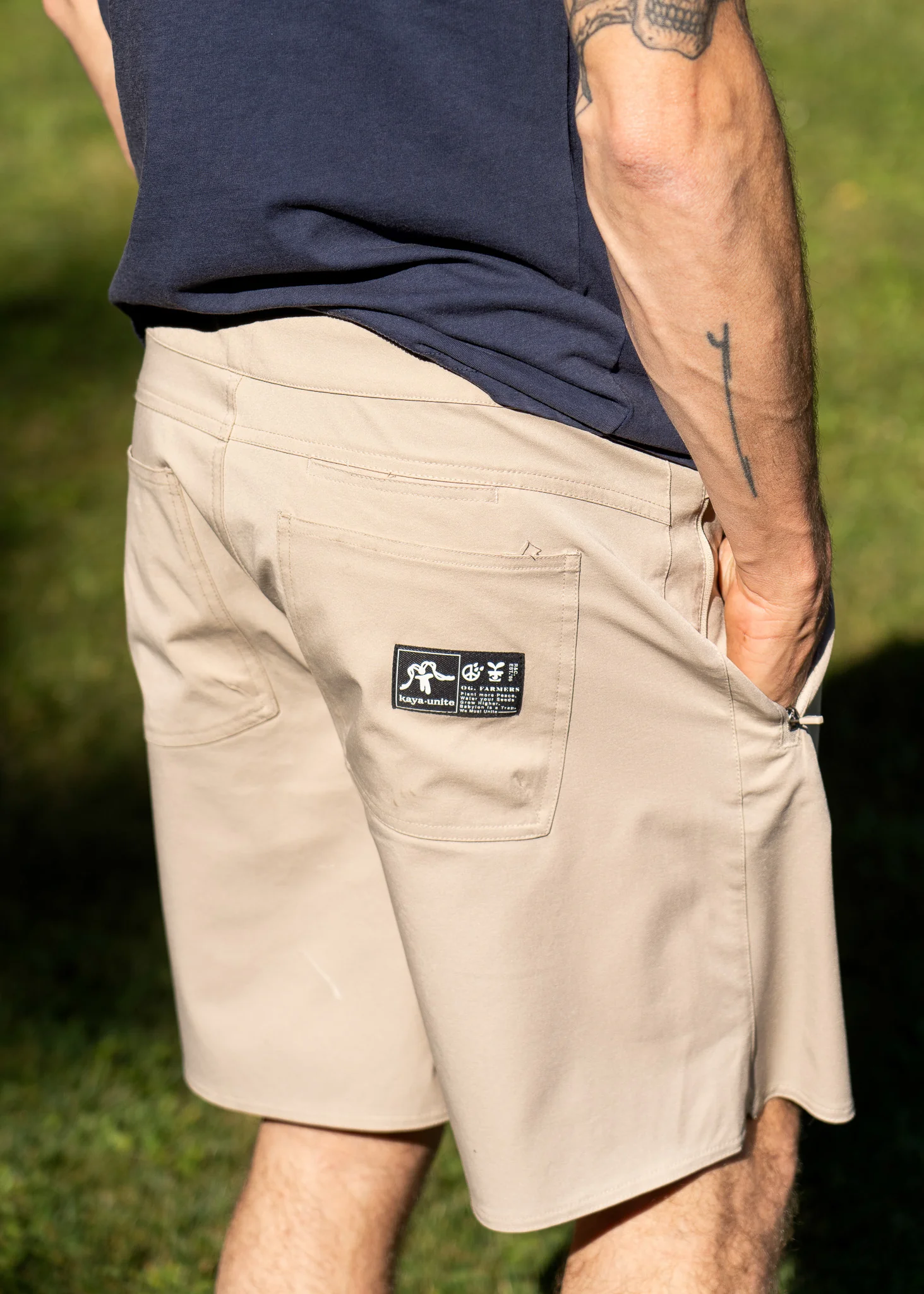 Short Nylon Híbrido Multiuso Solid Hombre - Camel - Image 6