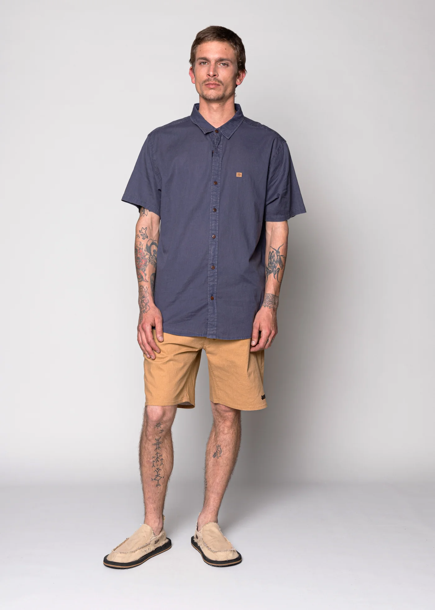 Short Nylon Híbrido Multiuso Solid Hombre - Sand - Image 5